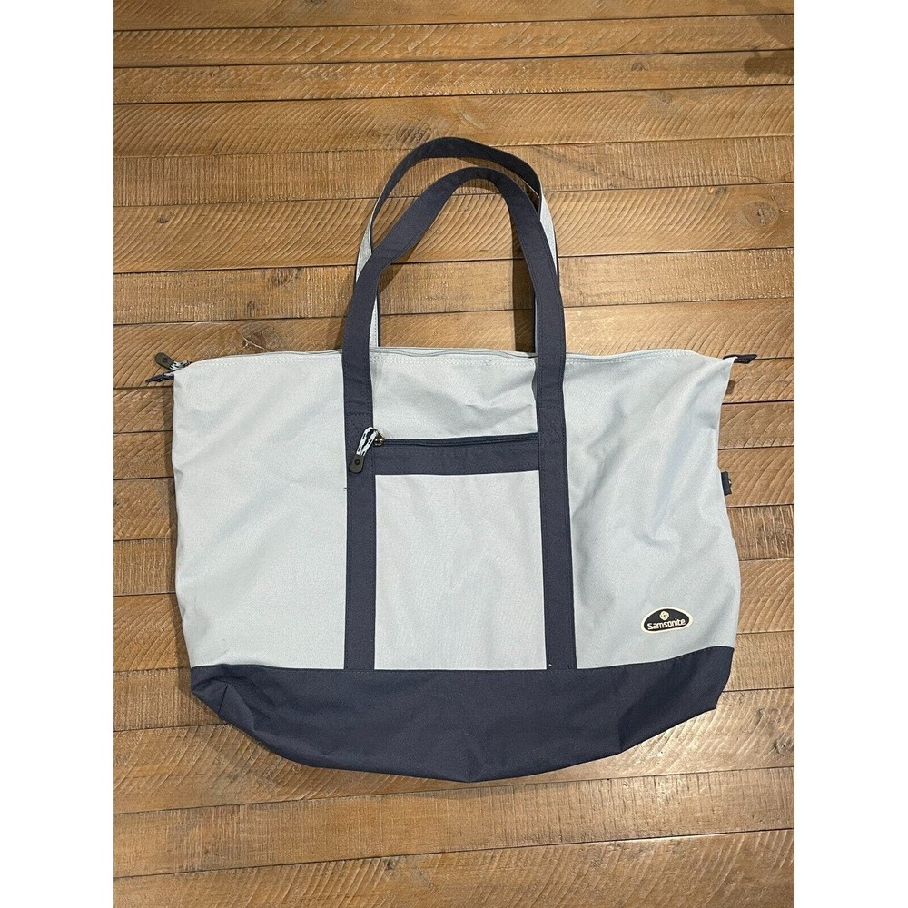 Samsonite Yacht Travel Tote Duffle Bag Two Tone Baby/Navy Blue Canvas Zippered